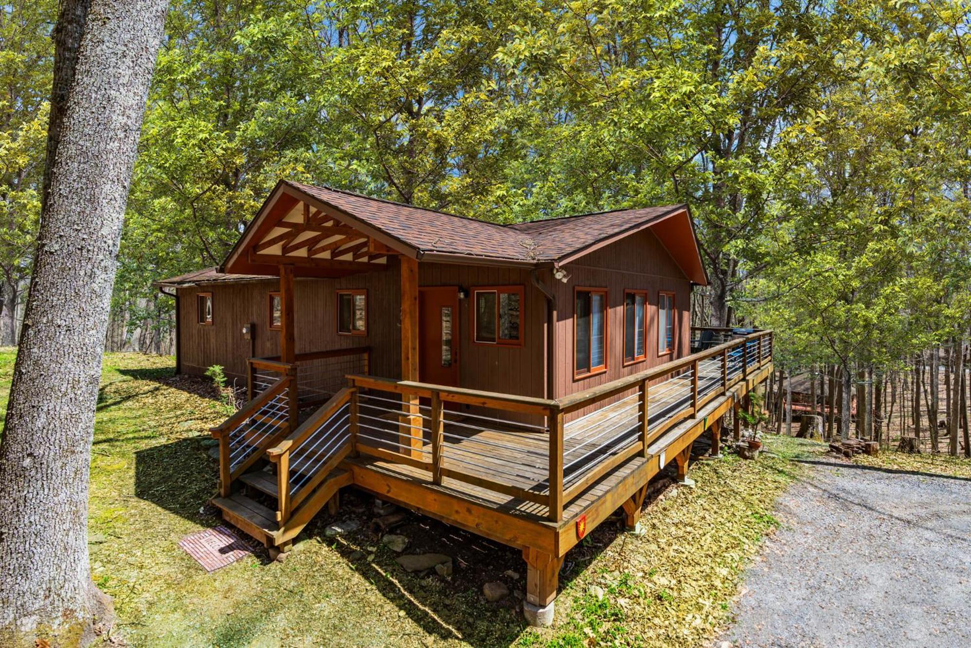 Chalet W Hot Tub, Large Deck, Grill, & Fast Wifi Berkeley Springs Exterior foto